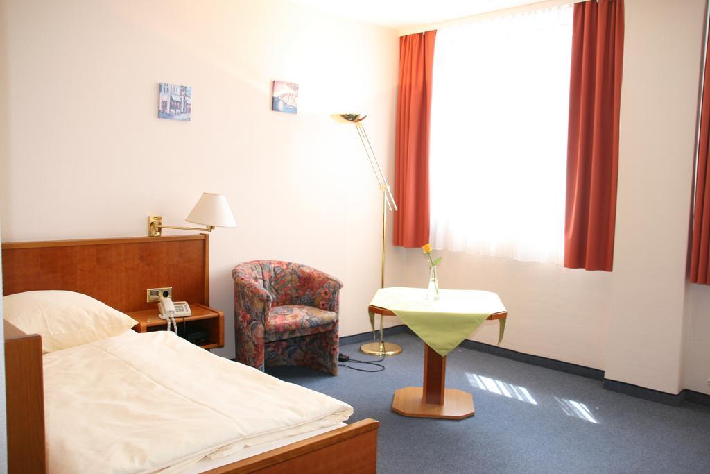 Atrium Hotel Crimmitschau Room photo